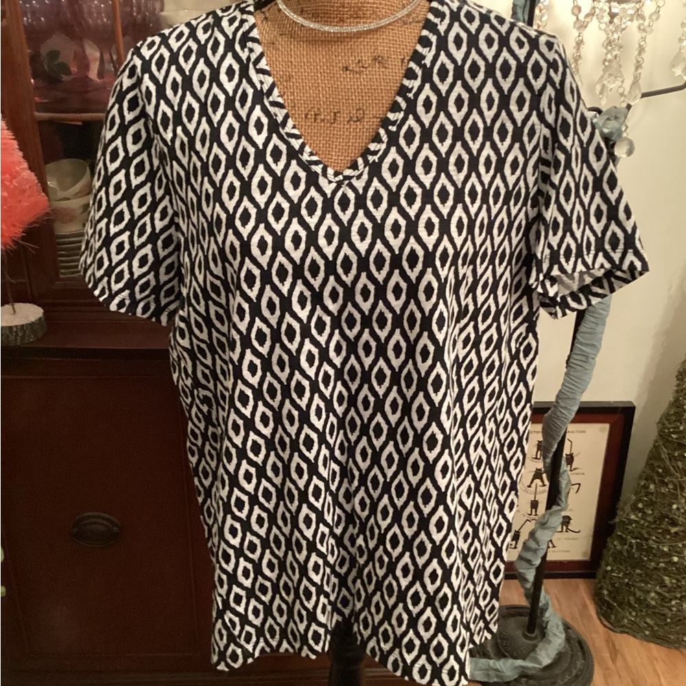 Chico’s Basic Top - Picture 4 of 4
